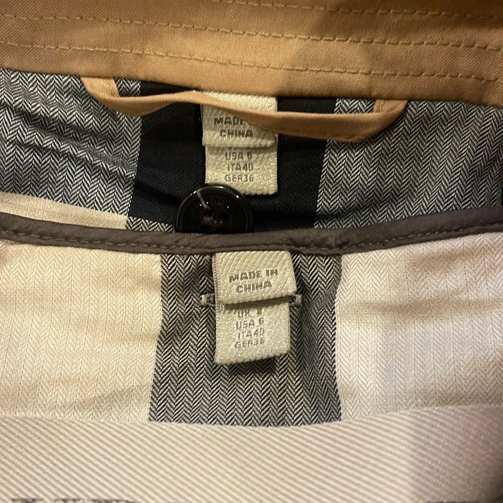 Burberry Tan Trench Coat with Brown Lining - Picture 2 of 14